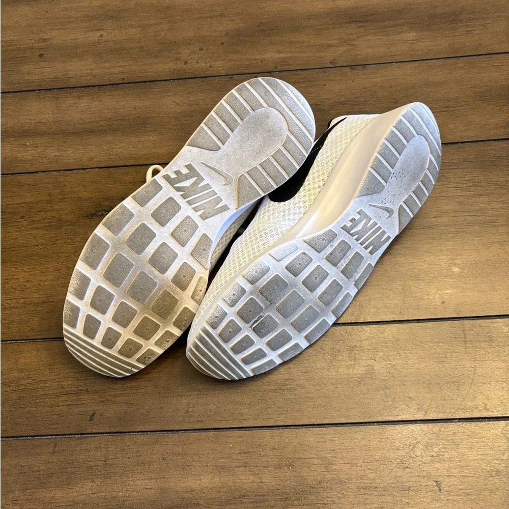 Nike Tanjun Men’s White and Black Sneakers - Picture 5 of 6